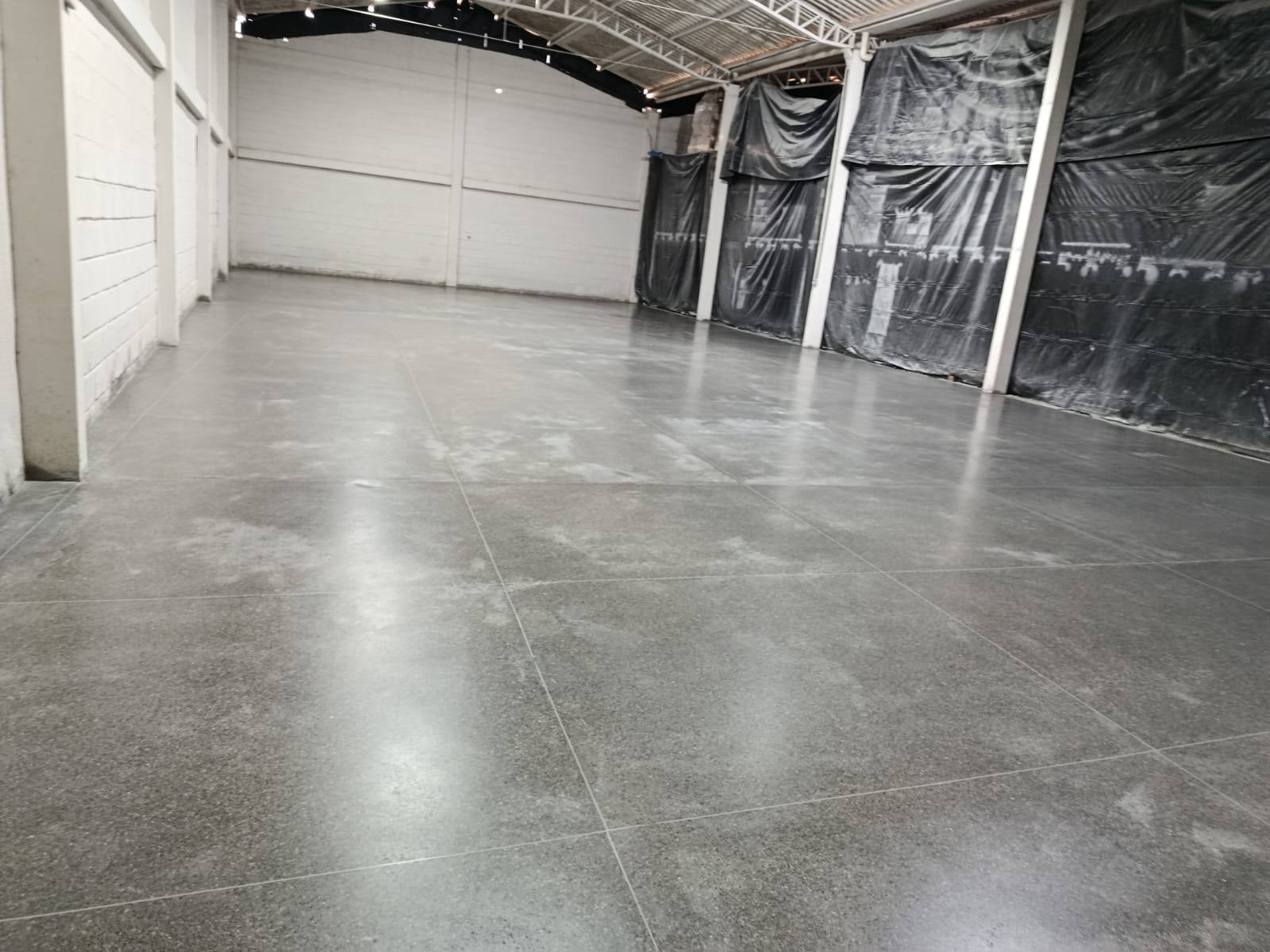 Piso-polido-de-concreto-em-Brasília